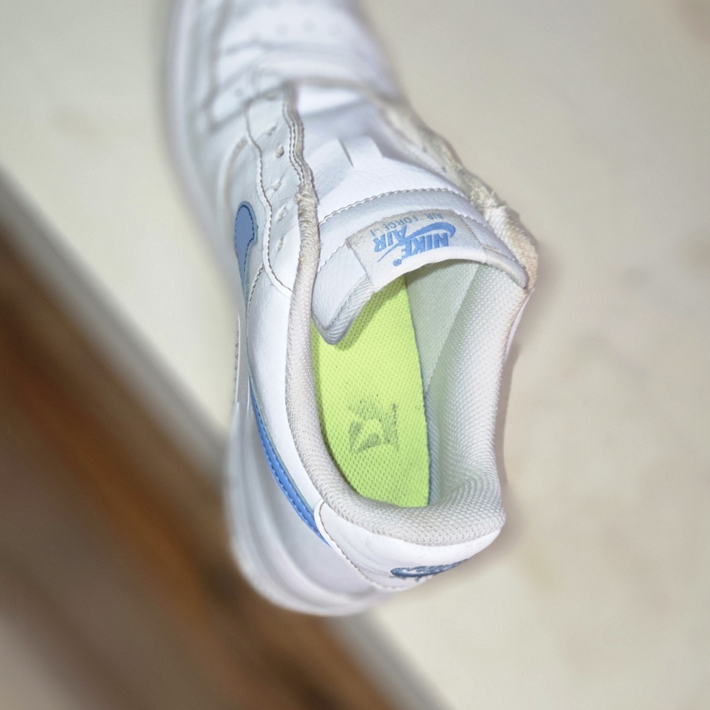 White Nike Womens Air Force 1 '07 Lows, Great Condion! Size 7.5 GIFT READY - Picture 5 of 7